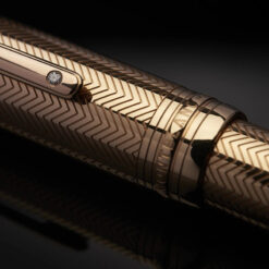 Chất liệu quý hiếm tạo nên giá trị đẳng cấp cho chiếc bút