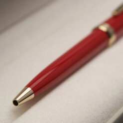 Chi tiết bút được hoàn thiện cao, tăng sự sang trọng đẳng cấp