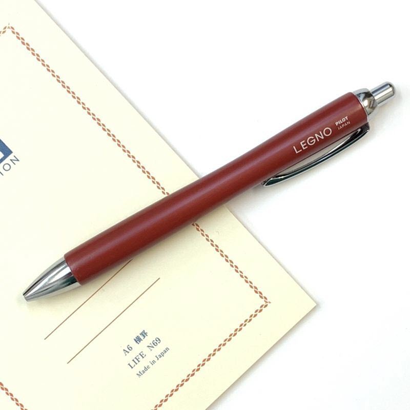 Bút Bi Ký Tên Pilot LEGNO Thân Gỗ Phong Màu Đỏ Ấn Tượng 0.7mm - Ảnh 2